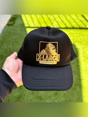 Black & gold XLarge trucker hat